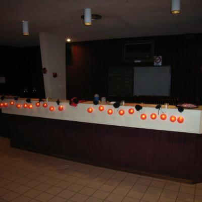 le bar attend les consommateurs
